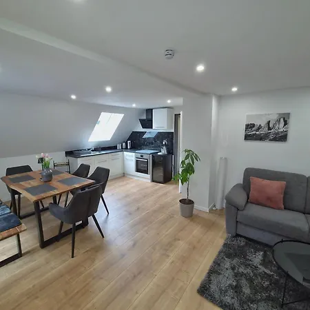 Ruhige&gemütliche Mit Balkon Apartment